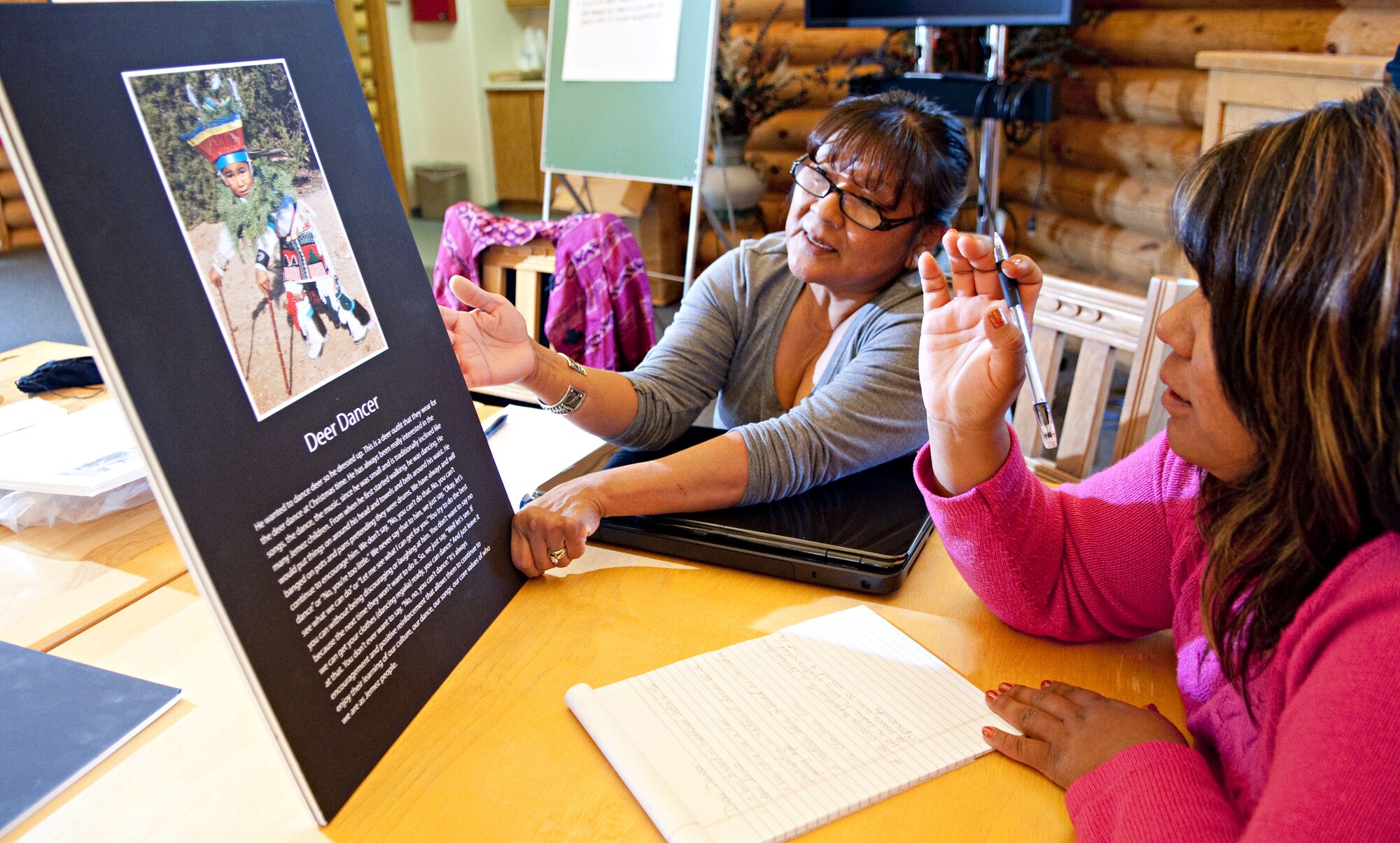 Participants from the SIPI cohort discuss a story created by the Photovoice methodology.